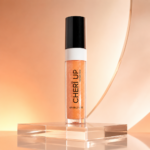 Ενυδατικό lip gloss CHERĪ UP Jenny 12 σε ροδακινί σκηνικό