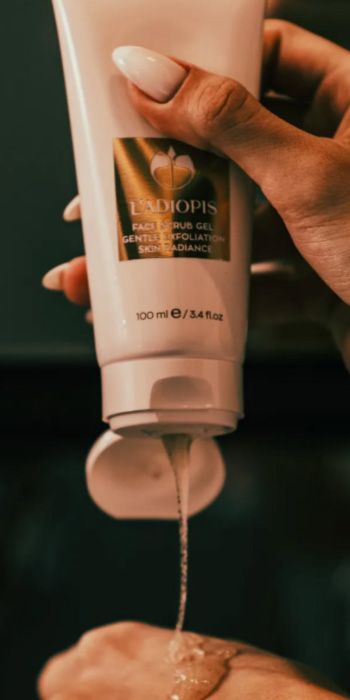 scrub προσώπου gel